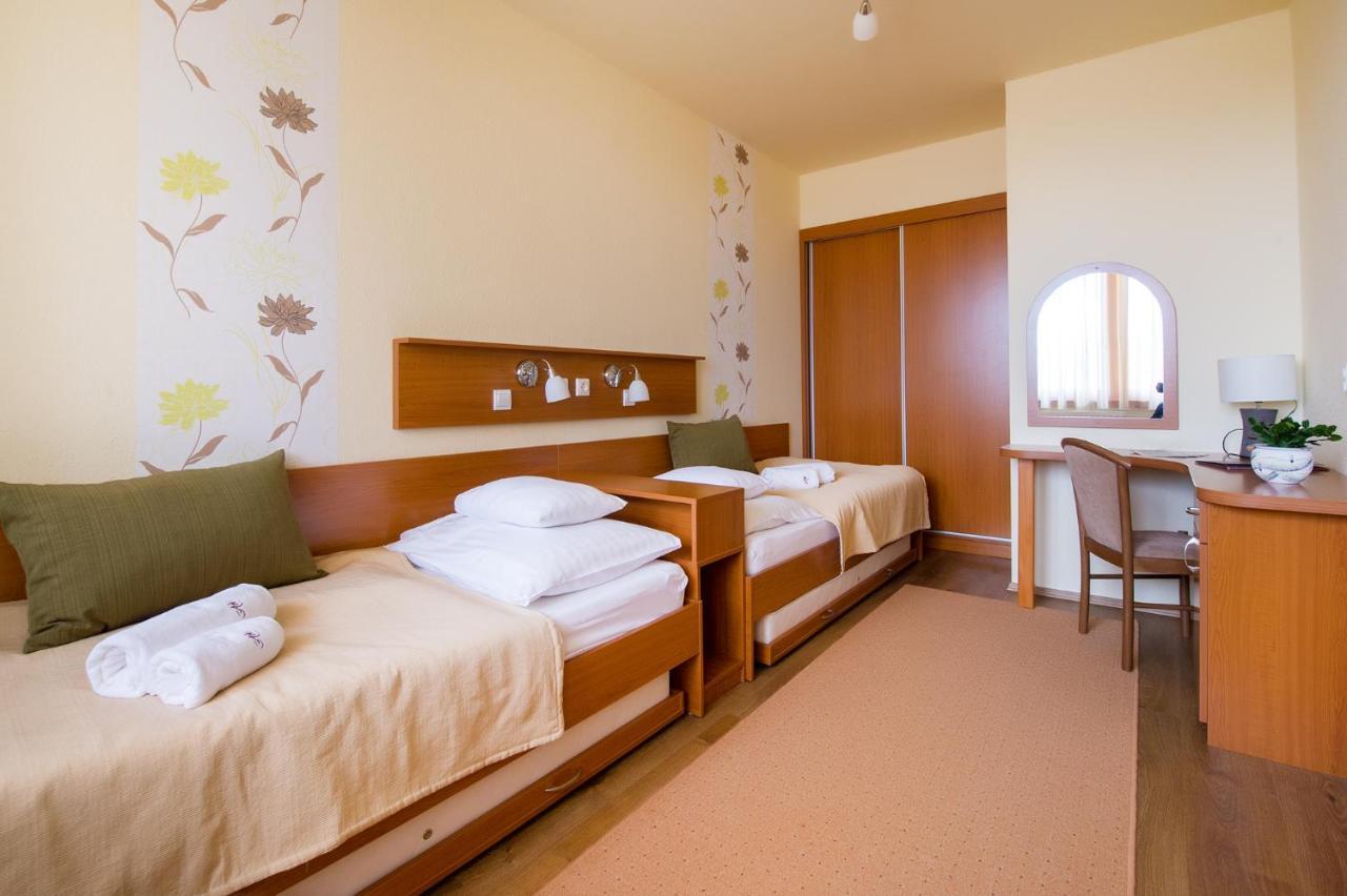 Apartman Hotel Бік Екстер'єр фото