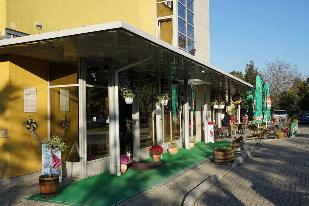 Apartman Hotel Бік Екстер'єр фото