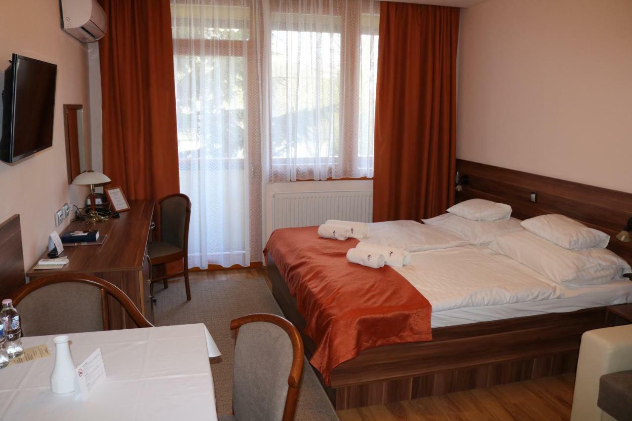 Apartman Hotel Бік Екстер'єр фото